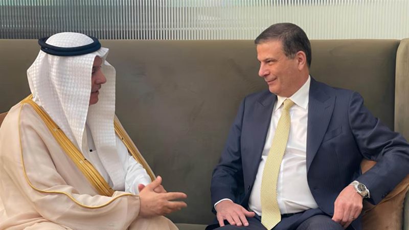 خلال لقاء عقده وزير