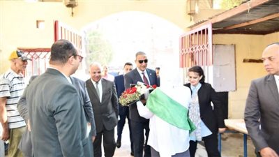 محافظ الفيوم يتابع بعض المدارس في أول يوم دراسة 