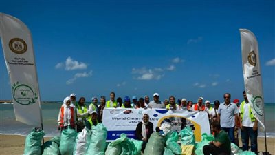 البيئة تشارك دول العالم في تنفيذ حملة مكبرة لتنظيف أربعة شواطئ بالإسكندرية