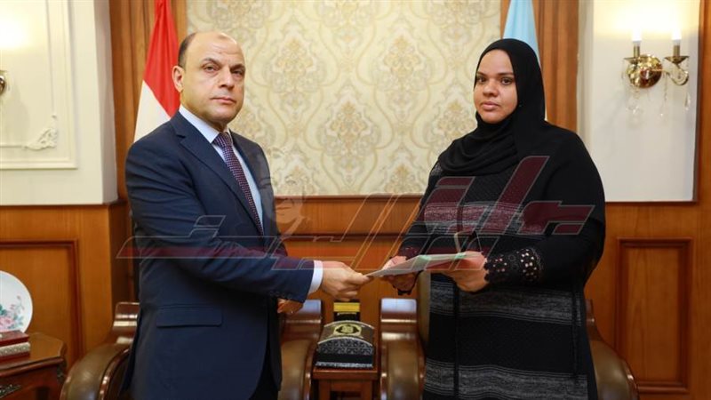 تسليم العقود