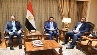وزير الرياضة يلتقي سعده وشبانة لبحث تقديم خدمات للصحفيين والإعلاميين