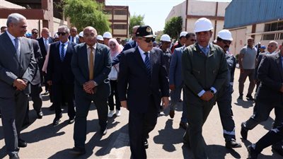 الفريق أسامة ربيع يوجه بدراسة شاملة لمخطط تطوير شركة ترسانة السويس البحرية 