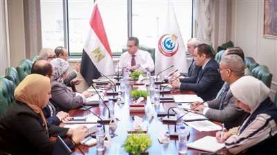 وزير الصحة يتابع تسوية مديونيات 