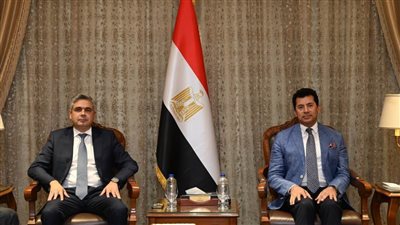 وزير الرياضة يبحث مع رئيس اتحاد الفروسية استضافة الفعاليات الدولية وبرامج التطوير