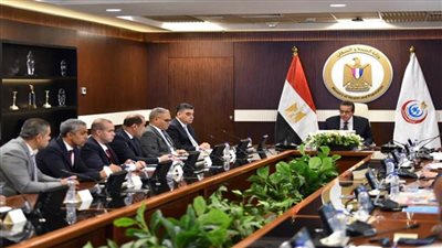 وزير الصحة يراجع مخزون الأدوية والمستلزمات الطبية بمخازن الوزارة