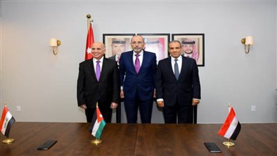 وزير الخارجية يشدد على التزام مصر بمواصلة دعم مسار آلية التعاون الثلاثي مع الأردن والعراق