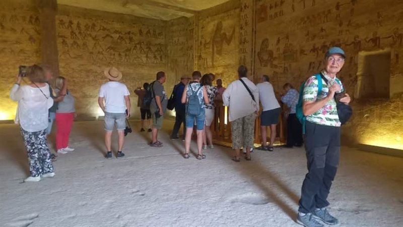 وفود سياحية تزور