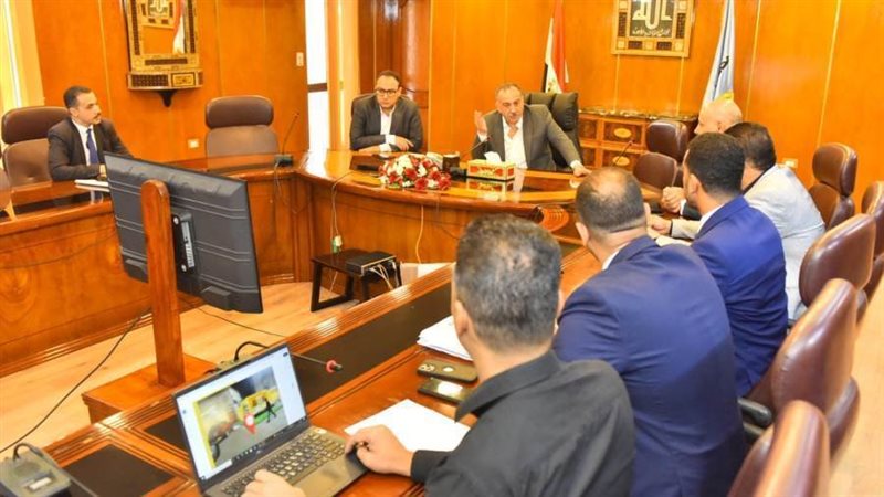 اجتماع محافظ أسيوط