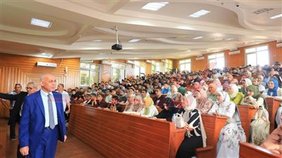 رئيس جامعة كفر الشيخ يتفقد سير العملية التعليمية 
