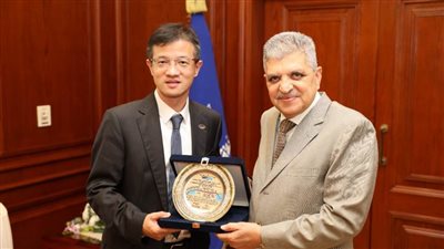 الفريق أسامة ربيع يبحث سبل التعاون الثنائي مع شركة صينية لتطوير الترسانات والشركات 