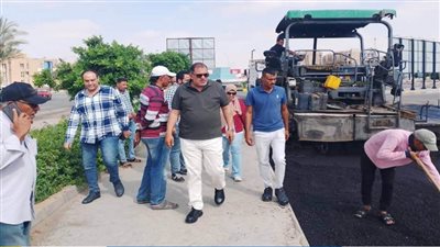 استمرار أعمال تطوير ورفع كفاءة الطرق بمدينة الشروق