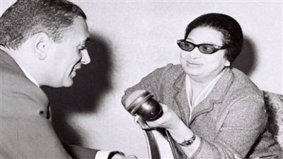 شاهد.. فيلمان وثائقيان عن صدمة أم كلثوم وهيكل في وفاة عبدالناصر