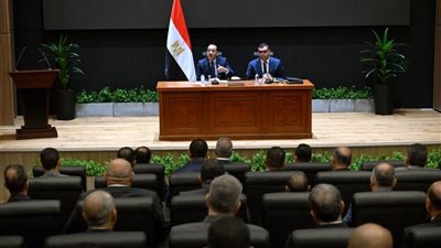 رئيس الوزراء يعقد اجتماعًا موسعًا مع رؤساء أجهزة المدن الجديدة 