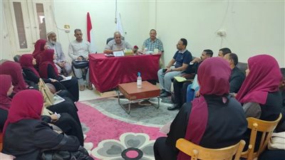 المحافظ يؤكد دعمه للمعلم.. واستقبال حافل بإدارة الفرافرة للدفعة الثالثة من «30 ألفّا»