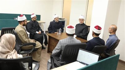 مفتي الجمهورية يتفقد الإدارة العامة للبوابة والتطبيقات الإلكترونية بدار الإفتاء