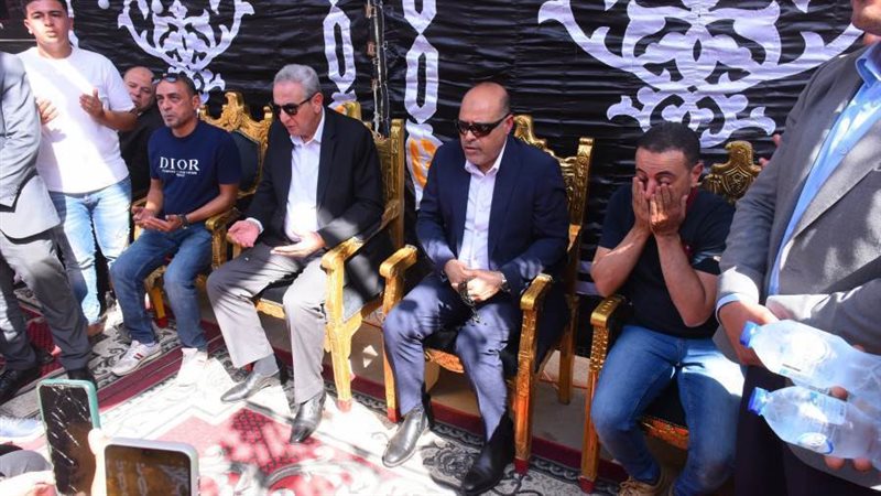 محافظ الغربية ووزير