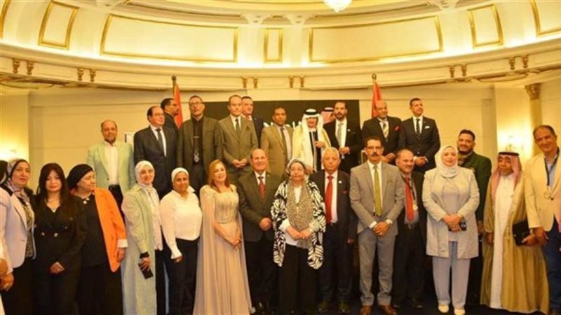 عدد من المشاركين