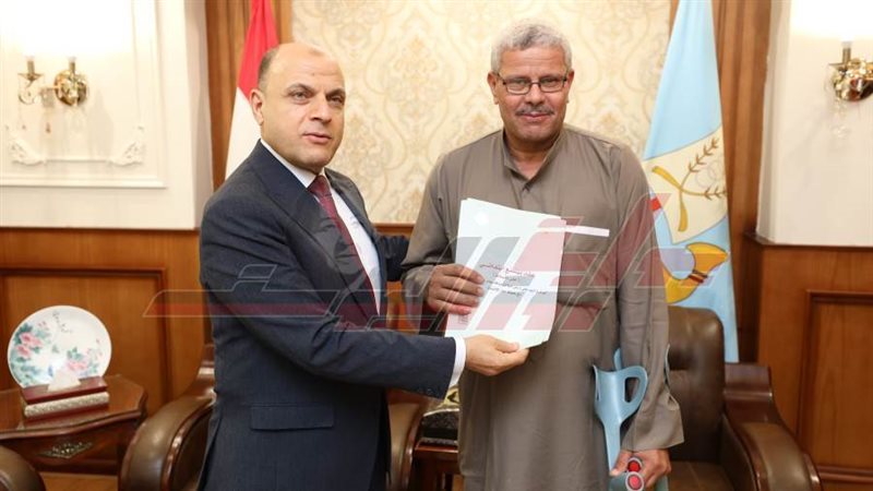 تسليم العقود