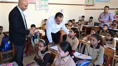 رئيس الوزراء يتفقد عددا من المنشآت التعليمية بقرية سبك الأحد