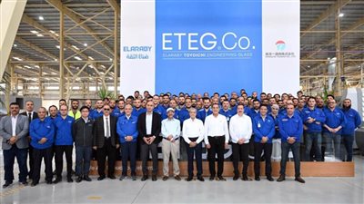 رئيس الوزراء يزور مصنع العربي ـ تويواتشي لإنتاج الزجاج الهندسي