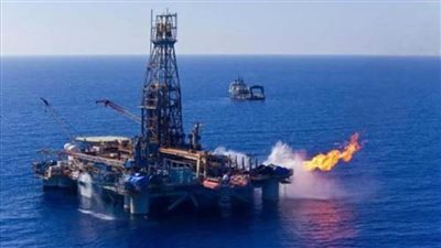 النفط يستقر بعد خسائر وسط تقييم السوق لخطط أوبك+ ومخاوف بشأن الطلب