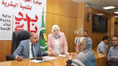 محافظ المنيا: تقديم مساعدات عاجلة لحالات إنسانية ويوفر وسيلة مواصلات آمنة لطالب من ذوي الهمم