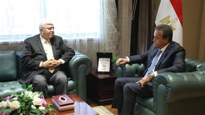  وزيرا الصحة والتعليم العالي يؤكدان ضرورة التعاون بين المستشفيات الحكومية والجامعية