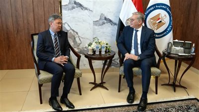  وزير البترول يبحث مع بتروناس الماليزية تعزيز الشراكة الاستراتيجية في مجال الغاز الطبيعي