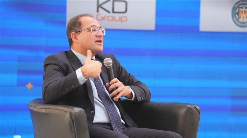 وزير المالية خلال