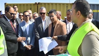وزير الاستثمار يتفقد ميناء العين السخنة ويتابع سير العمل بمنظومة الفحص المشترك