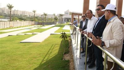 وزير الإسكان يتابع ميدانيا سير العمل بمشروع حدائق 