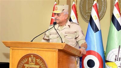 وزير الدفاع  ينيب قادة الجيوش والمناطق العسكرية لوضع أكاليل الزهور على قبر الجندى المجهول