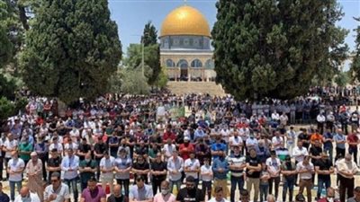 45 ألفا يؤدون الجمعة في الأقصى رغم إجراءات الاحتلال