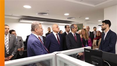  وزير الاتصالات يشيد بجهود الدولة في صناعة التعهيد