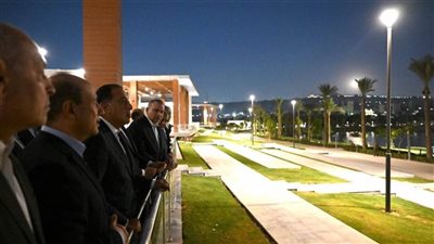 رئيس الوزراء يتفقد سير العمل بمشروع حدائق 