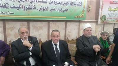 نقيب الأشراف يتلقى العزاء في د. أحمد عمر هاشم بمسقط رأسه بالشرقية 