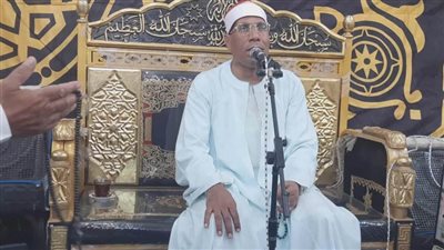 الطاروطي يقرأ القرآن الكريم فى عزاء الدكتور أحمد عمر هاشم بقرية بني عامر 