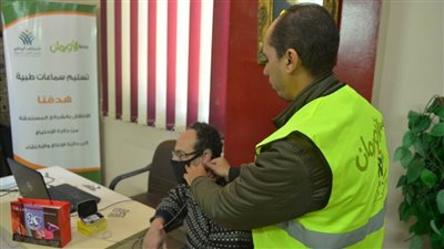 بالصور.. تسليم 562 سماعة طبية دعما للأولى بالرعاية في الغربية
