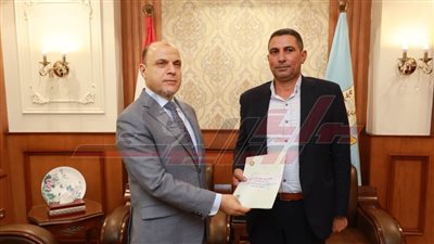 تسليم 14 عقد تقنين أراضي أملاك دولة للمستفيدين بكفر الشيخ