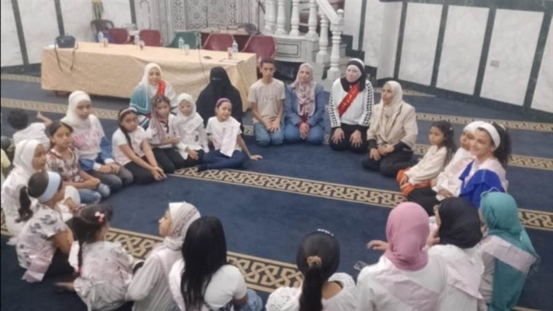 جانب من حلقات التعليم