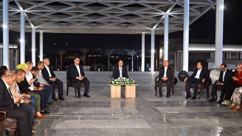 رئيس الوزراء خلال