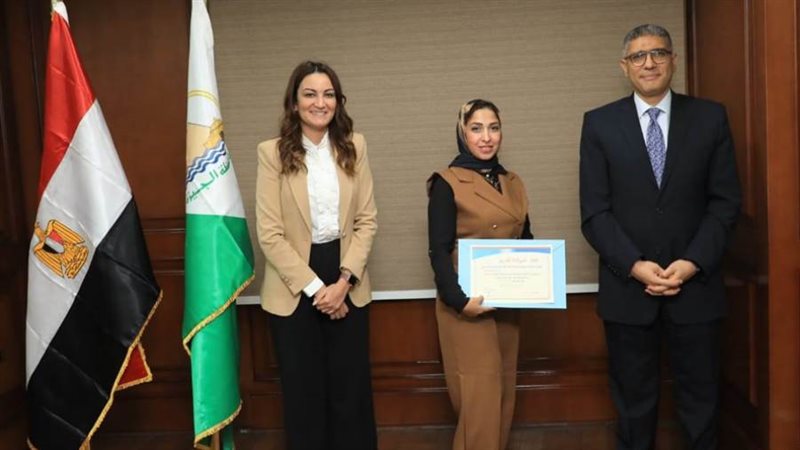 محافظ الجيزة يكرم