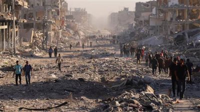 بالصور| عائدون.. غزّيون يروون تفاصيل عودتهم إلى أنقاض منازلهم 