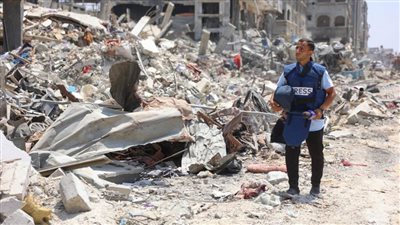 الجارديان: صحفيون دوليون يحثون إسرائيل على السماح للصحفيين بدخول غزة بعد اتفاق وقف إطلاق النار