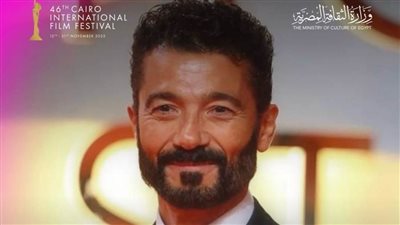  الفنان خالد النبوي يحصل على جائزة فاتن حمامة للتميز بـ