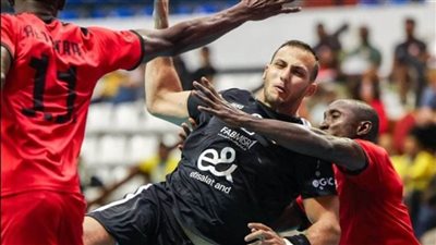 الأهلي يواصل تألقه في أفريقيا ويفوز على ريد ستار الإيفواري 29-12 في اليد