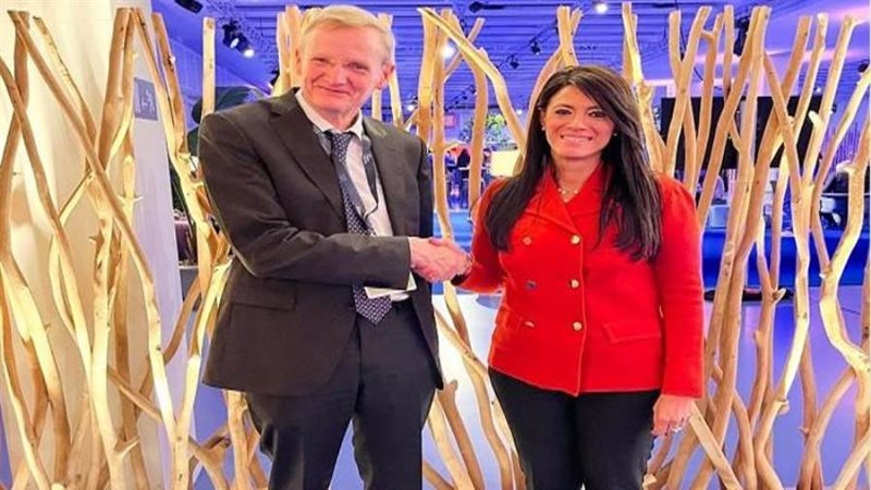 وزيرة التخطيط ونائب