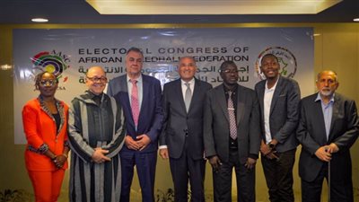 رئيس الاتحادين العربي والأفريقي يشيد بدور مصر في نشر السلام بشرم الشيخ