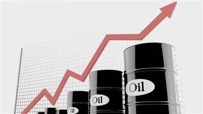 النفط يصعد مع تصاعد التوتر التجاري بين أمريكا والصين وتوقعات بفائض المعروض