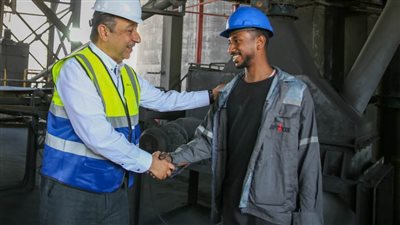 وزير قطاع الأعمال يؤكد: هدفنا تطوير المصانع وليس البيع